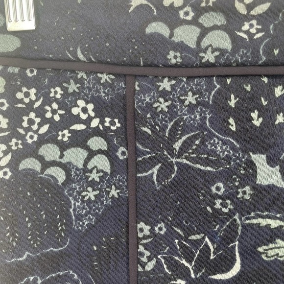 Ann Taylor Petite Navy Floral Pencil Skirt 4P - Picture 4 of 6